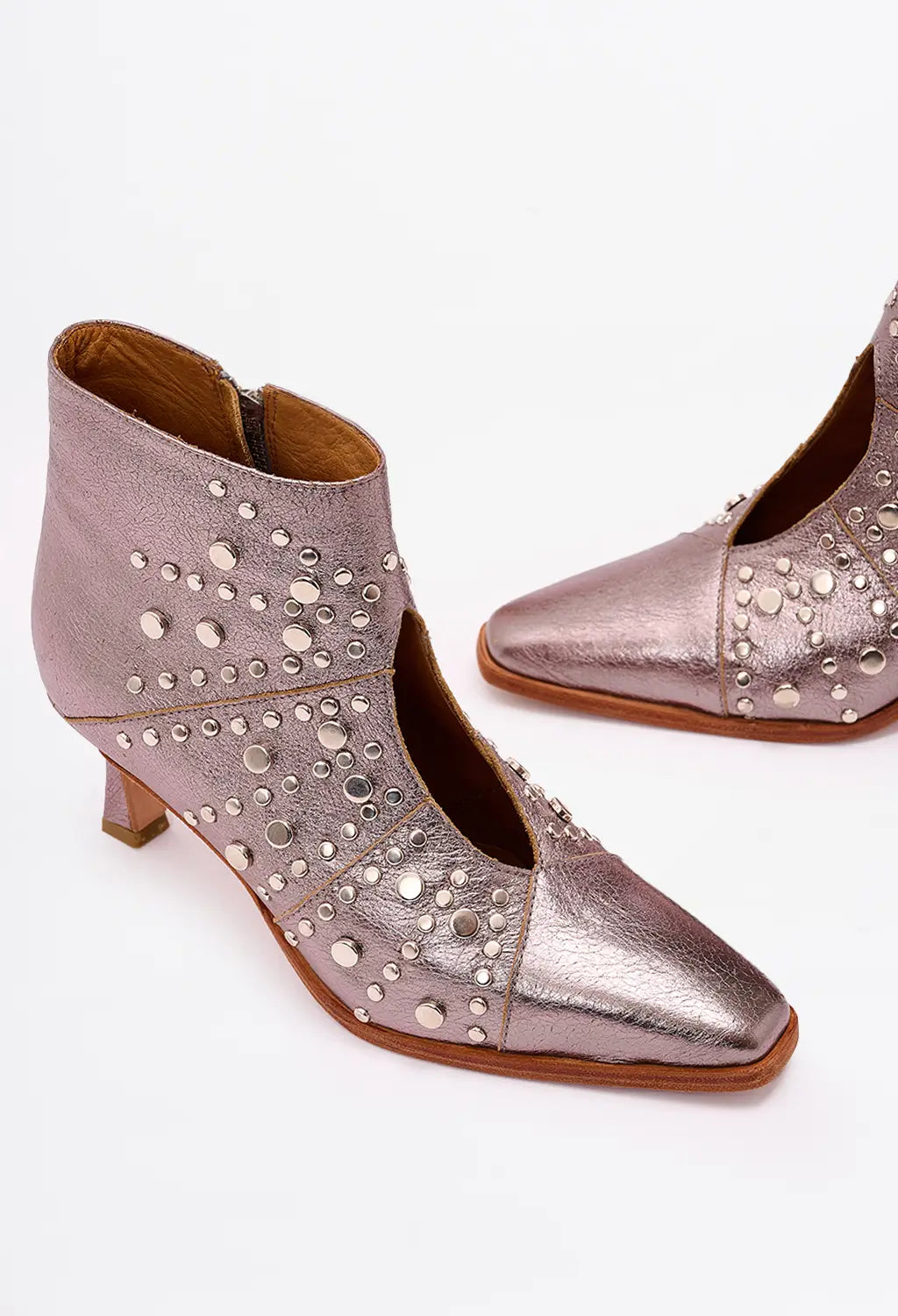 Shimmering Metallic Detailing